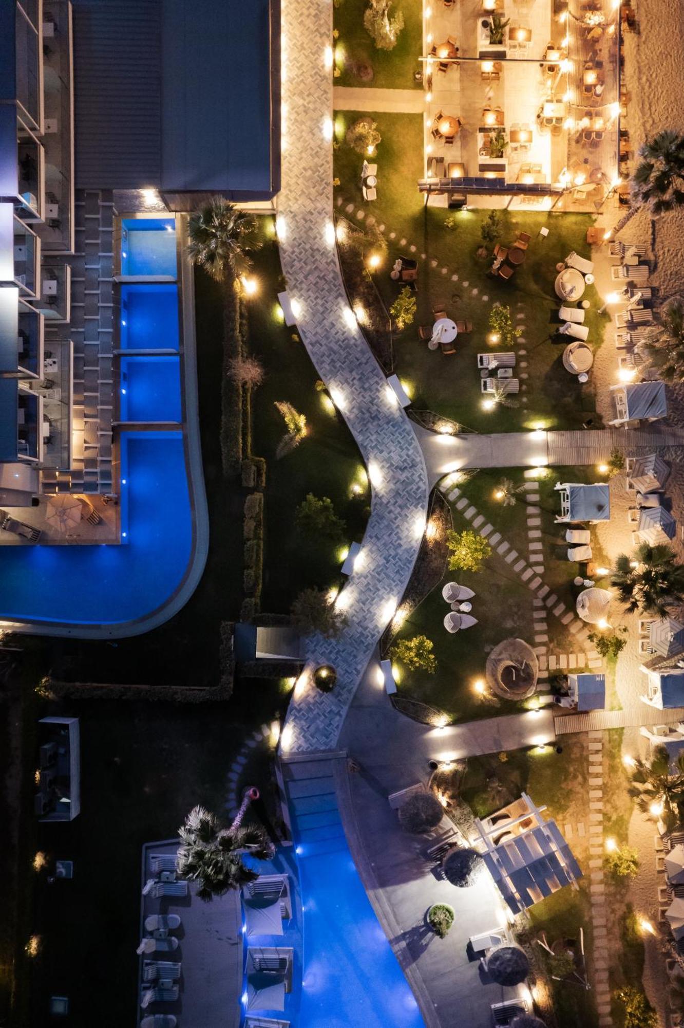 Blue Carpet Luxury Suites 佩科霍里 外观 照片