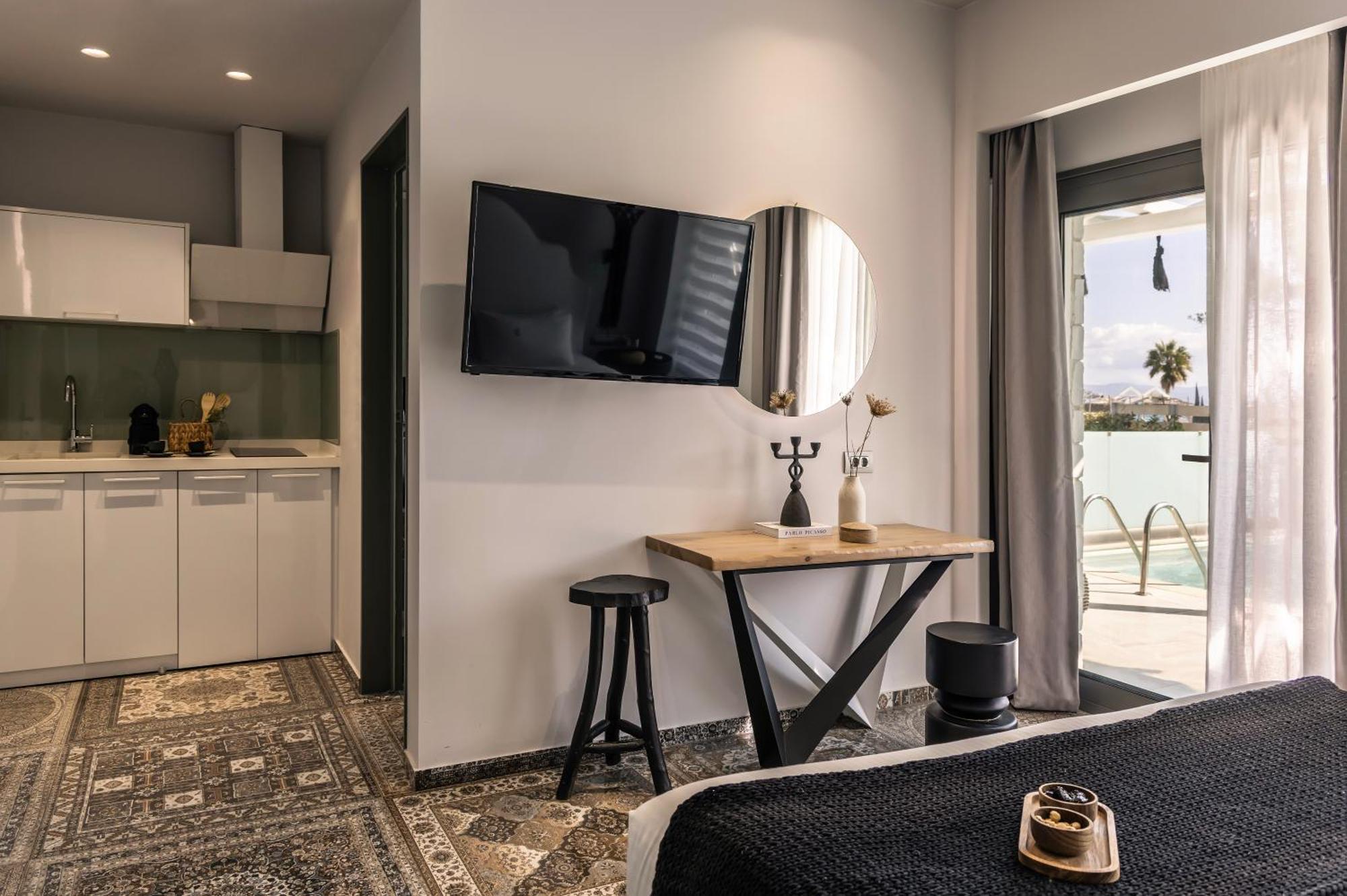 Blue Carpet Luxury Suites 佩科霍里 外观 照片