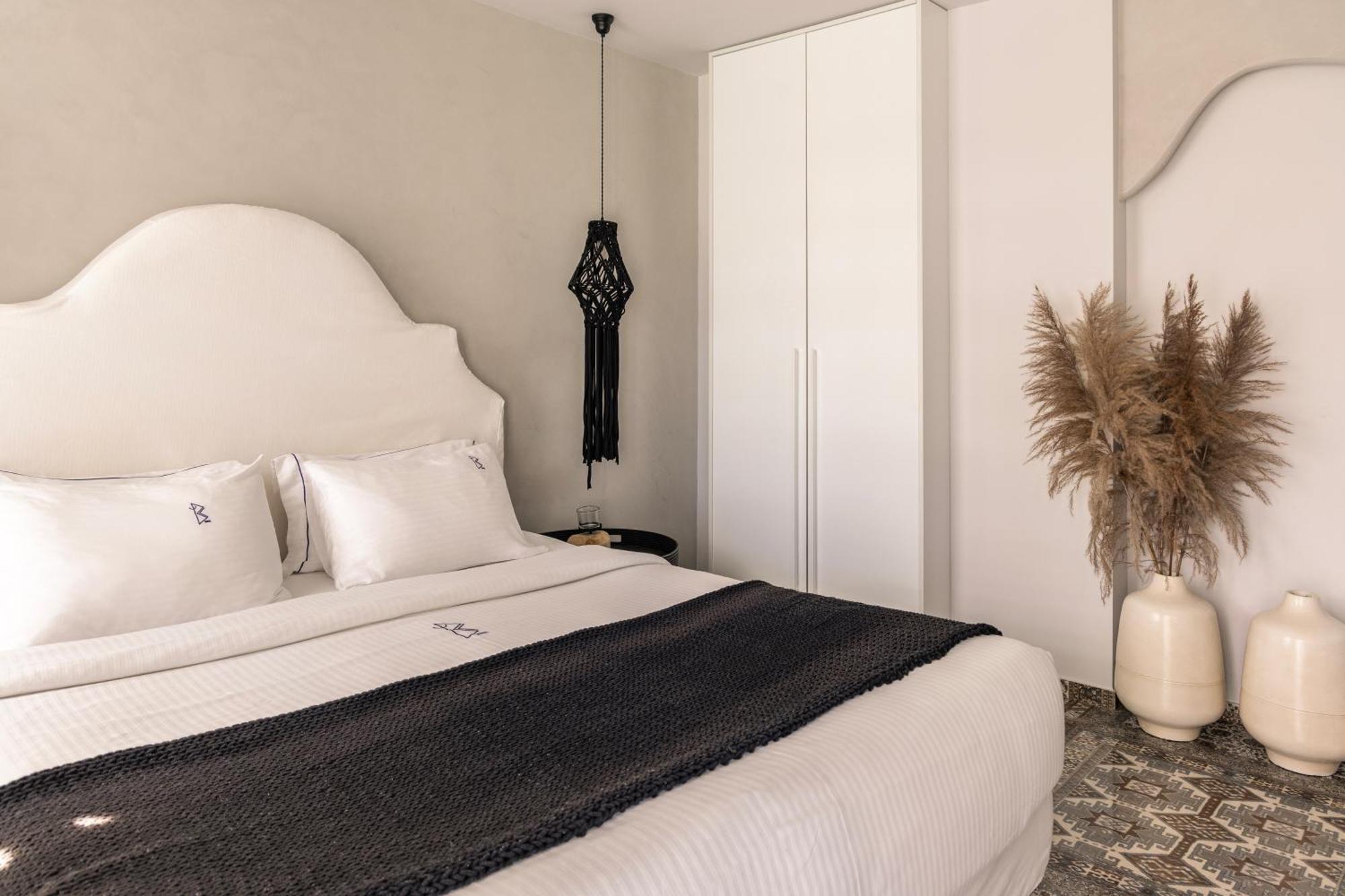 Blue Carpet Luxury Suites 佩科霍里 外观 照片