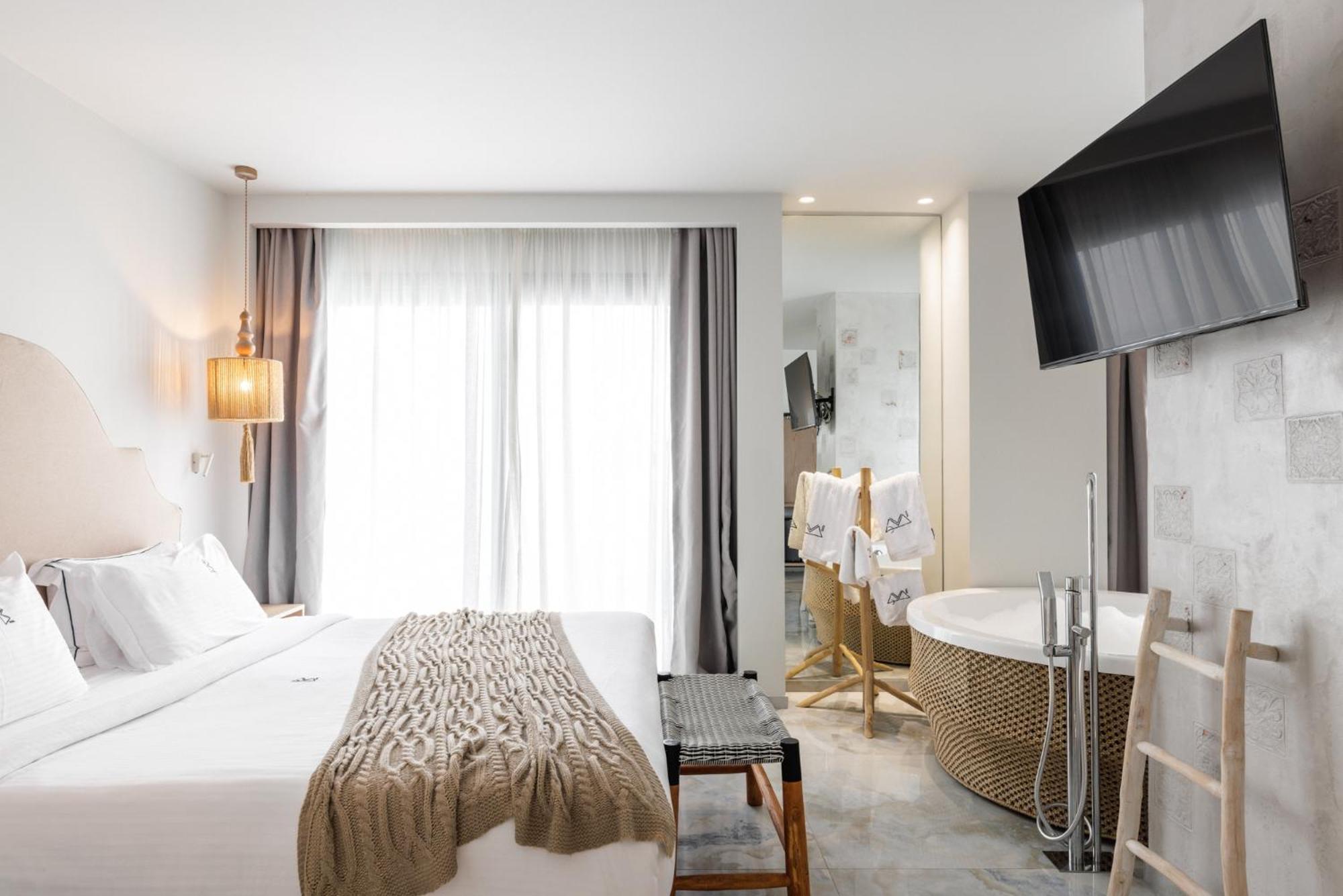 Blue Carpet Luxury Suites 佩科霍里 外观 照片