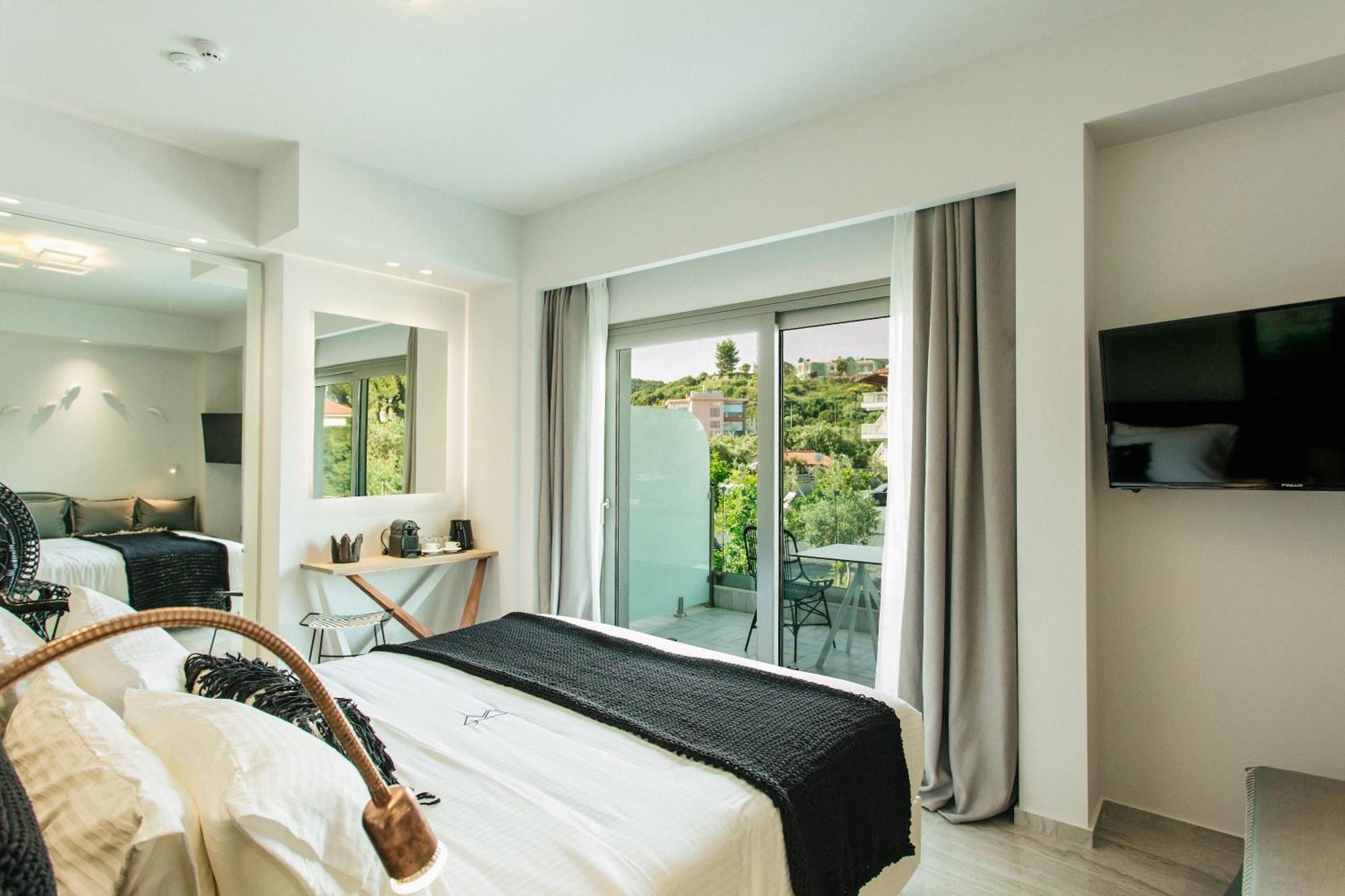 Blue Carpet Luxury Suites 佩科霍里 外观 照片
