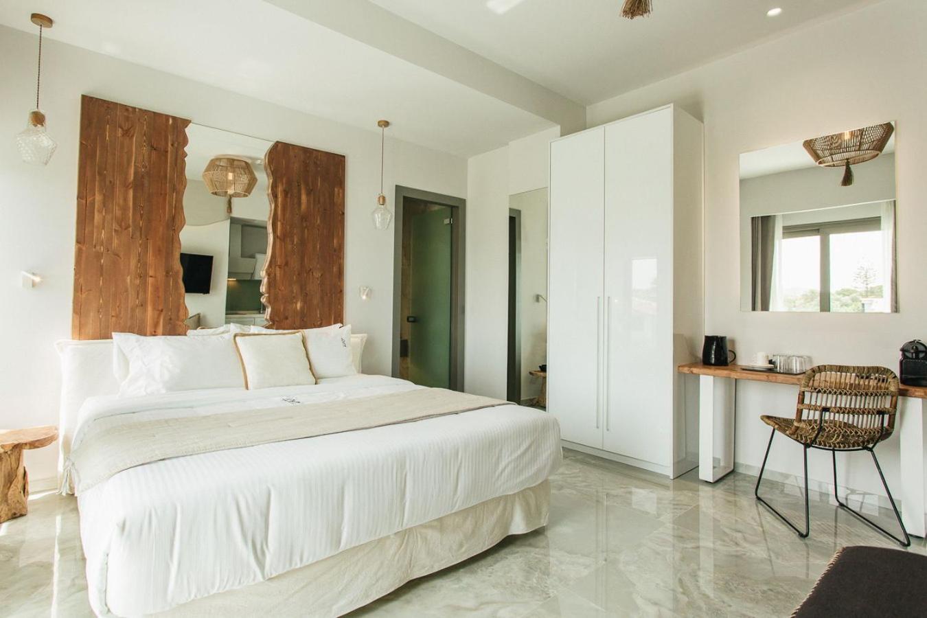 Blue Carpet Luxury Suites 佩科霍里 外观 照片