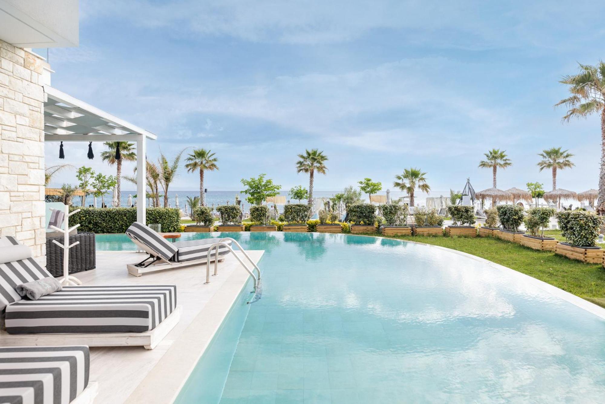 Blue Carpet Luxury Suites 佩科霍里 外观 照片