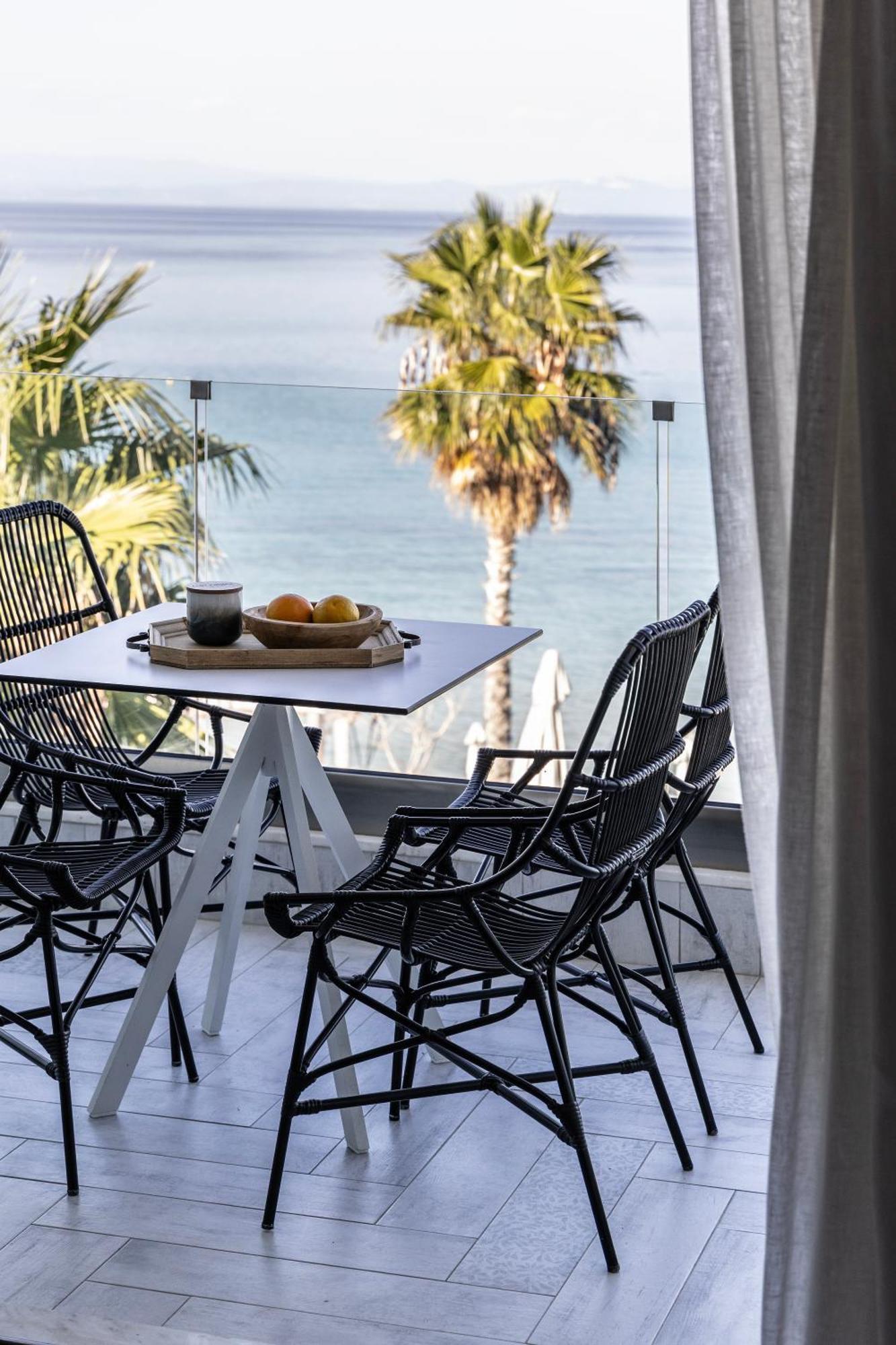 Blue Carpet Luxury Suites 佩科霍里 外观 照片